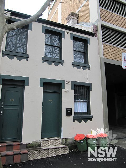 Front of 202 Victoria Street, Potts Point.