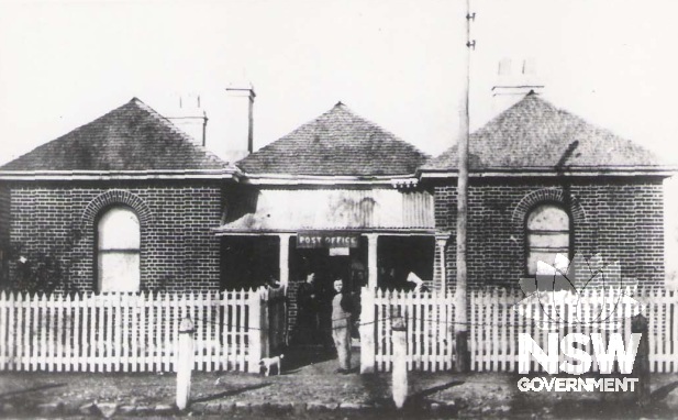 Façade to Market Street of the Telegraph and Post Office building soon after the post office wing had been added, c1870  Courtesy of the Illawarra Historical Society Museum