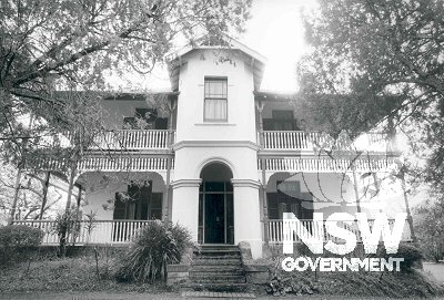View of Woodlands (formerly Inglewood) c.2000.  The early form of the house can be seen behind the early 20th century refurbishment in the Federation style.