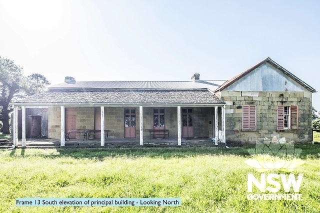 Dalwood is an expansive single storey sandstone residence in the Greek Revival style.  The house has a Greek portico, two parapeted wings with bedrooms and servants quarters on either side of the courtyard.