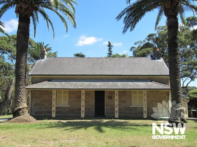Carss Cottage is reputed to have been constructed by the Scottish masons who had been employed in the construction of Edmund Blacket's University of Sydney buildings.
