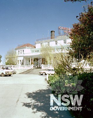 In 1882 the hotel was constructed by F. Drewett, a builder from Lithgow, and opened as the Great Western Hotel.