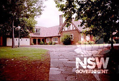 Gleniffer Brae was designed and built for Sydney Hoskins, who was instrumental in establishment of the Illawarra steel industry.