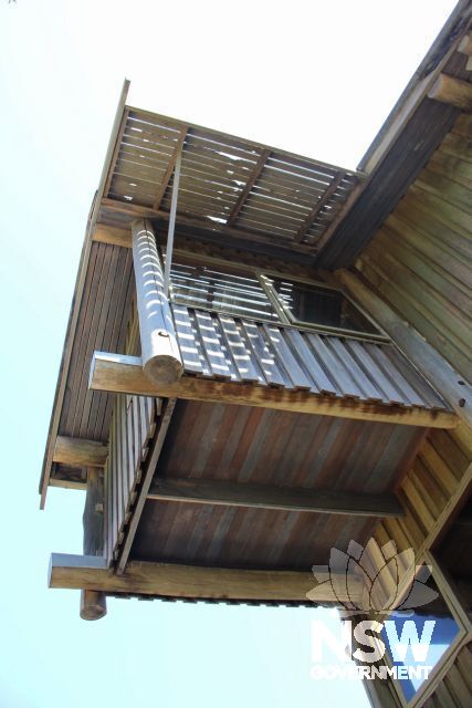 Baronda - canitlevered room viewed from outside, below