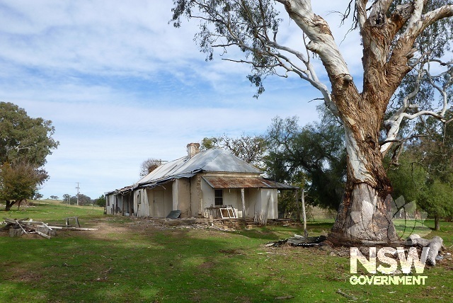North façade with gum tree used to chain convicts to, and Ben Hall's gang tied their horses to it in 1865 hold-up