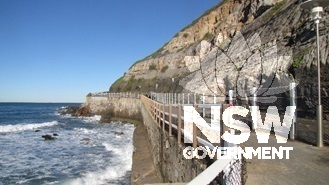 Caption: Newcastle Recreation Reserve, looking south along Shortland Esplanade; Yi-ran-na-li cliff at right
