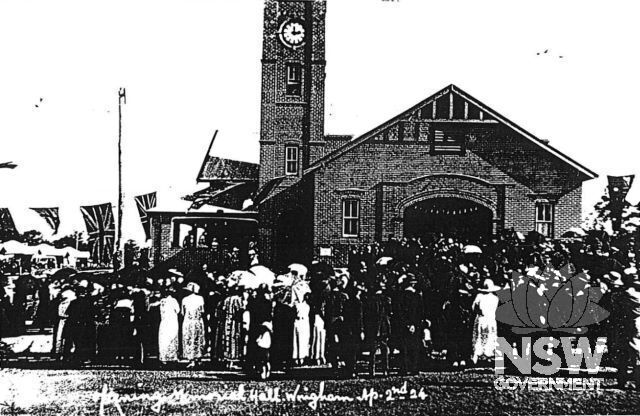 Photograph of the opening day celebrations on 2 April 1924, from the 75th anniversary souvenir program, 1999.
