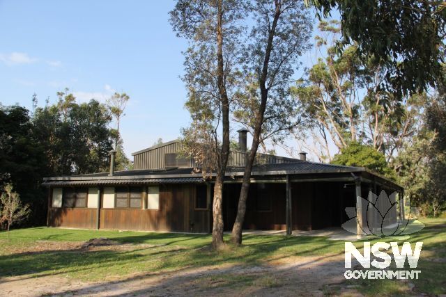 Façade of Myer House, designed by Roy Grounds early 1960s.