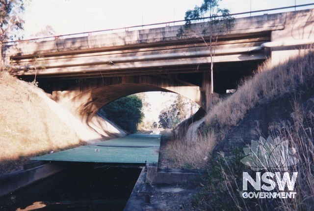 1911 Gipps Road, formerly Boothtown, Bridge (with later modifications) over the functioning Lower Canal in 1993.