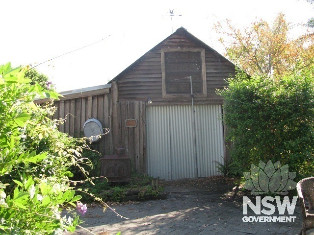 Barn to rear