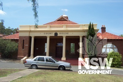 Front view of Courthouse 2006