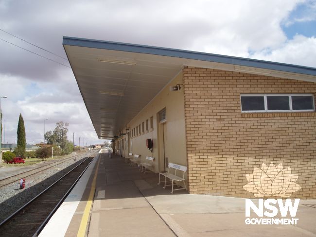 View of platform of Broken Hill Railway Station