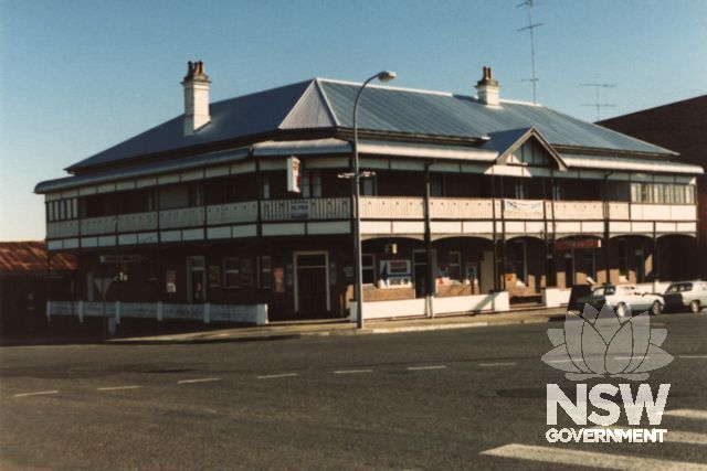 Australian Hotel & Stables