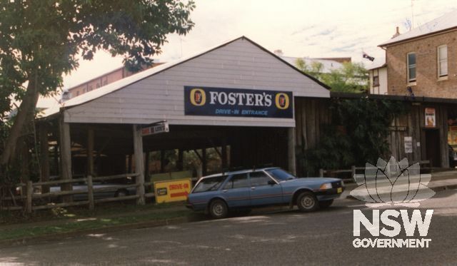 Australian Hotel & Stables