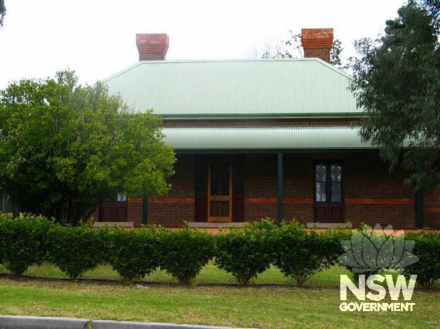 Presbyterian Manse (Former) 42 Macquarie Street, Albion Park.
