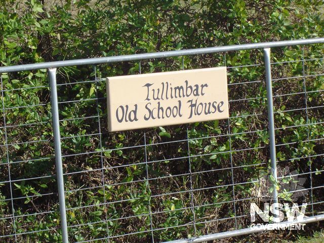 Tullimbar School Sign.