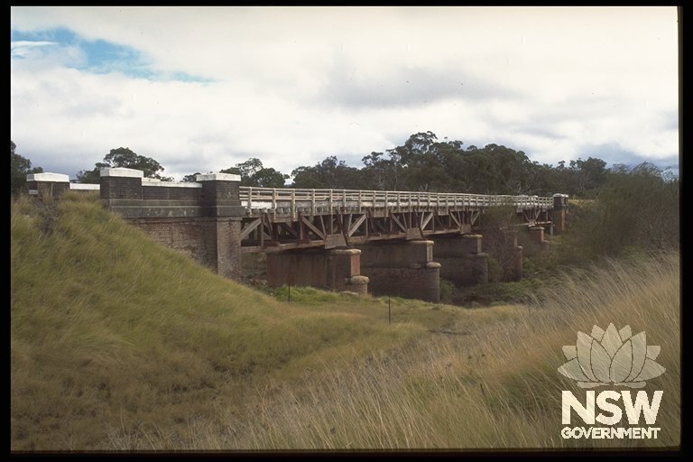 Railway bridge on the Great Northern Railway Line at Sunnyside, north of Tenterfield (1999)