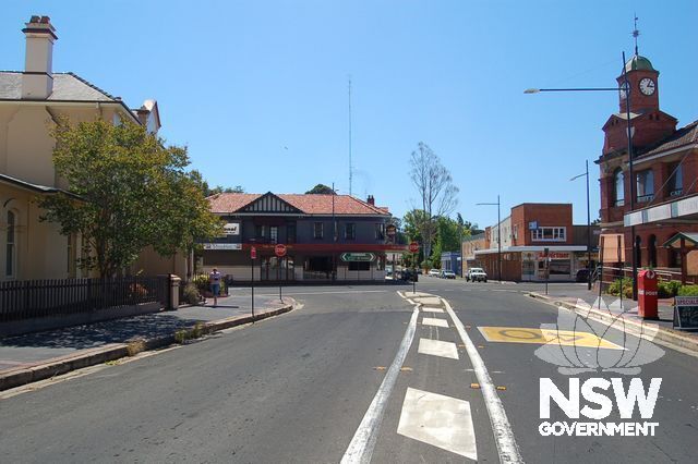 Important view corridor along Menangle St into the commercial centre.