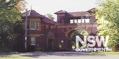 Thomas Walker Estate, entry gate and gatehouse