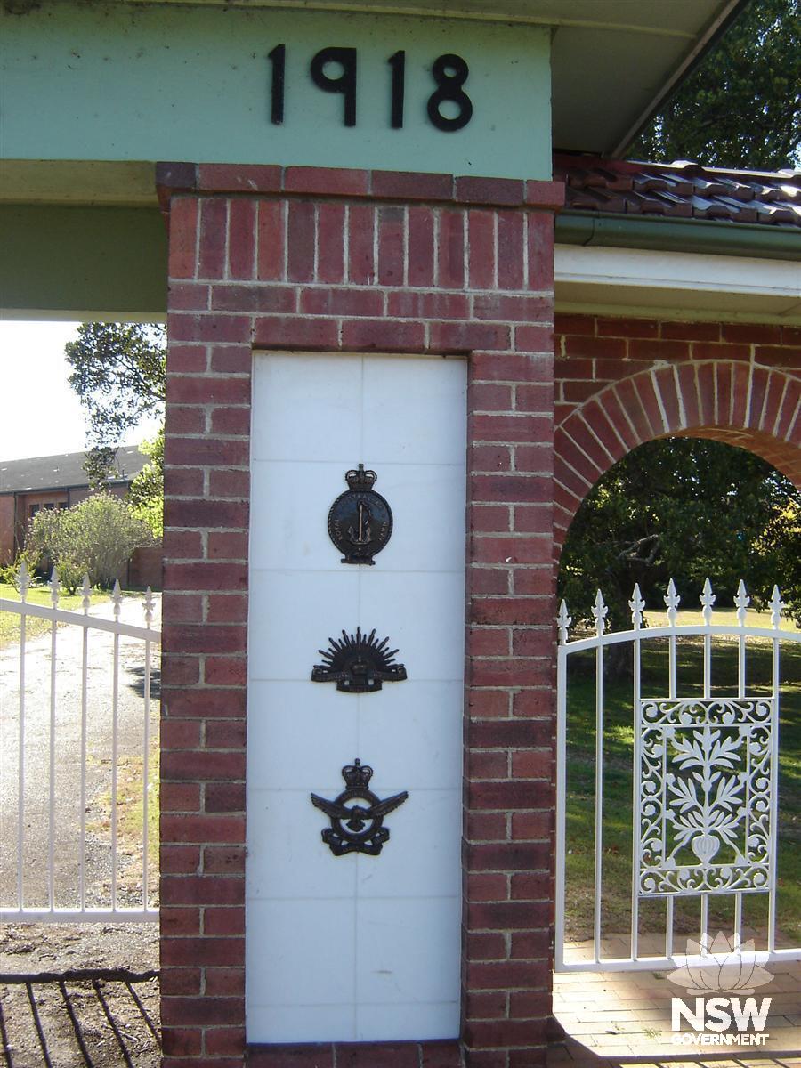 Casino Hospital Memorial Gates -detail