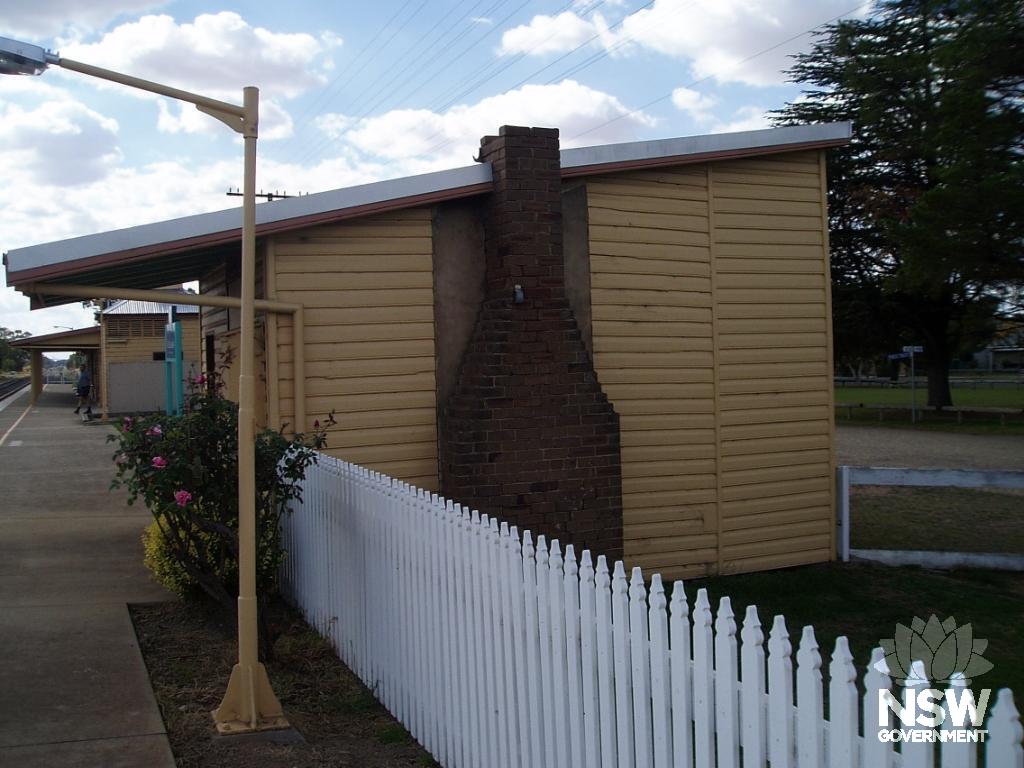 Station buildings and fence, Culcairn
