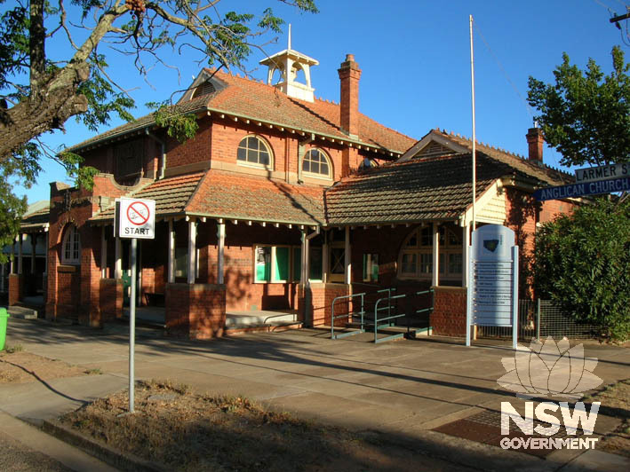 Side view of Narrandera Court House