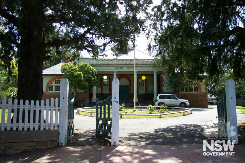 Braidwood Courthouse - front elevation.