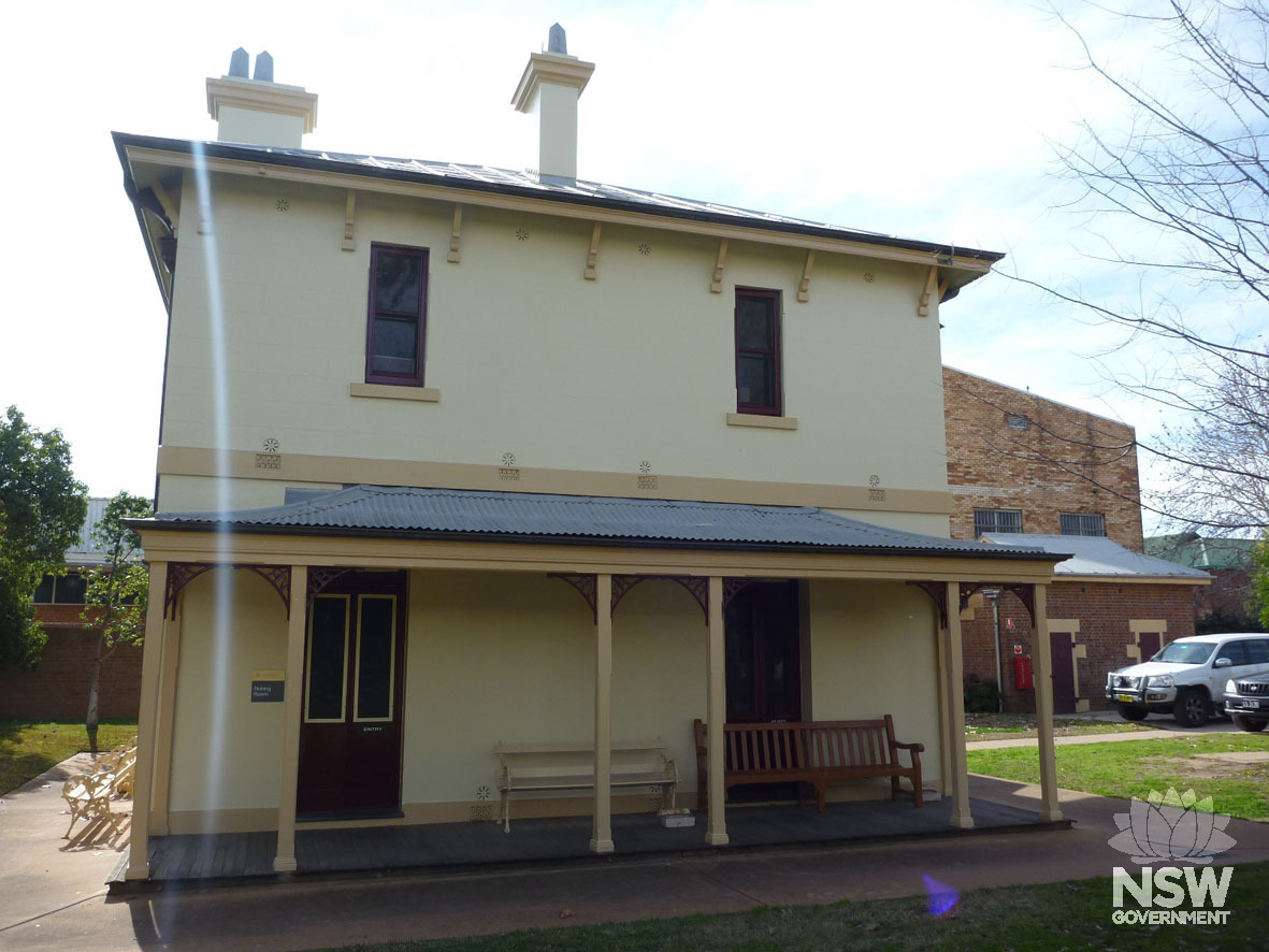 The former residence in the grounds of Dubbo Courthouse.  The cell block is the small brick building in the background.