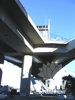 Deck splay at eastern end of bridge