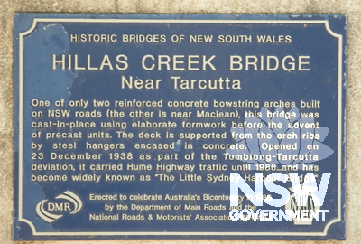 Plaque on bridge recording historical details