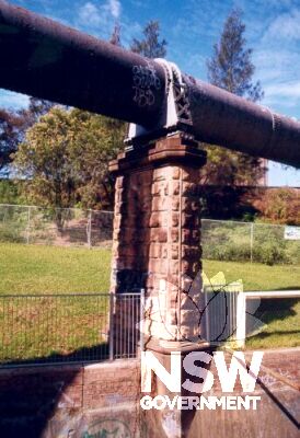 Detail of steel carrier and dressed stone support of the aqueduct.