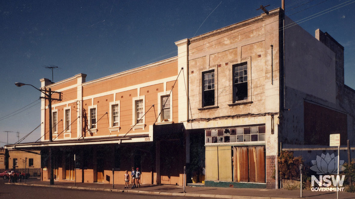 Australian Hotel & Shop from Cumberland St 1980