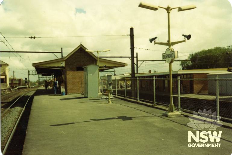 Burwood Station c1980s - Platforms 5/4