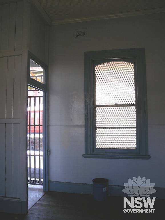 Platform 3/4  building - interior, waiting room