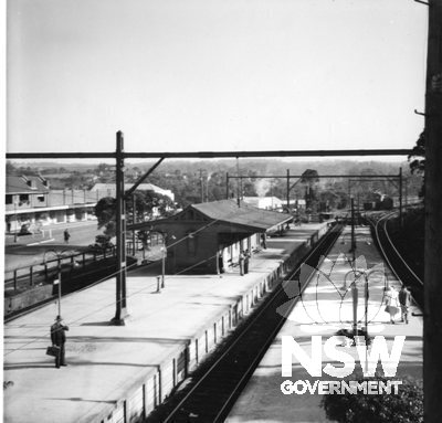 Epping Railway Station - Epping station looking toward the north. Unusual three-platform arrangement shown with goods yard in centre background.  c.1952