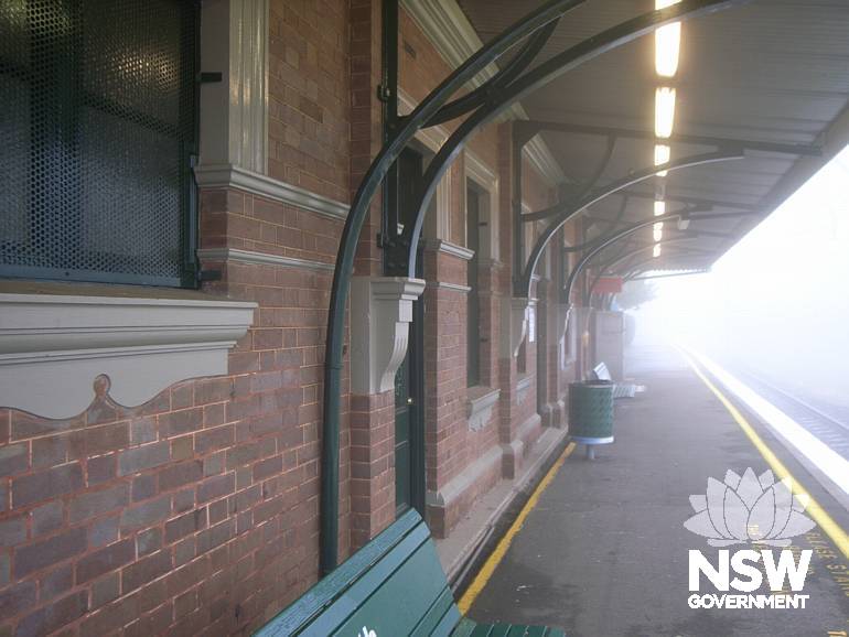 Platform 1 elevation of the Medlow Bath Station building
