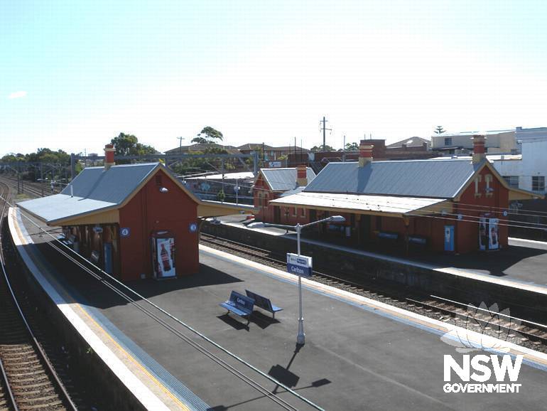 Carlton Railway Station - Platform buildings from east - Platform 1/2 building on right; Platform 3/4 building on left