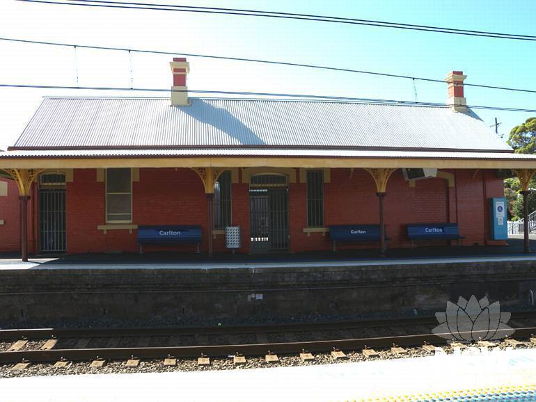 Platform 1/2 building, south elevation, east end (taken from Platform 3/4)