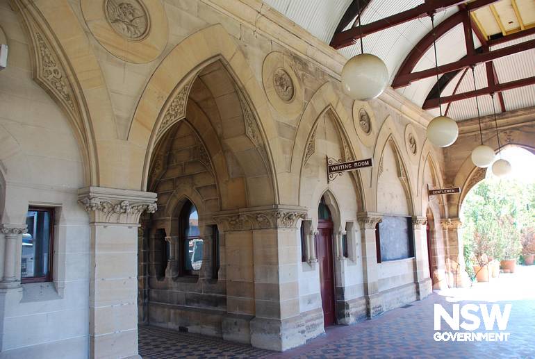 Mortuary Station platform.