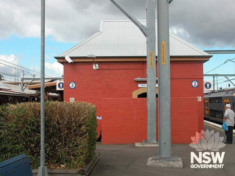 Sydenham Railway Station - Platform 2/3  buidling - northwest elevation