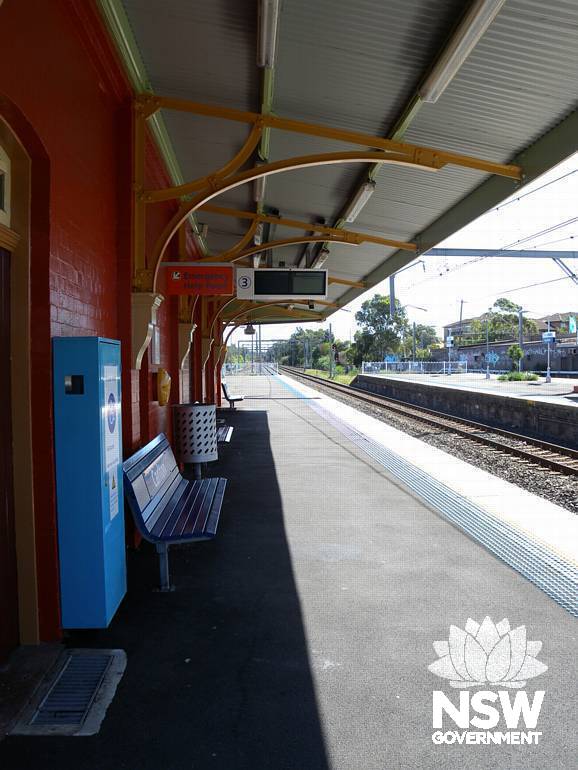 Carlton Railway Station - Platform 3/4  building - south elevation awning detail