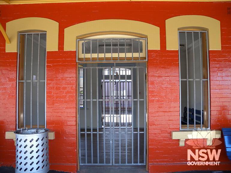 Carlton Railway Station - Platform 1/2  building - doorway, fanlight, windows to waiting room