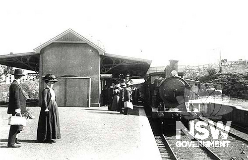 Kiama Station, Train on Platform 1.