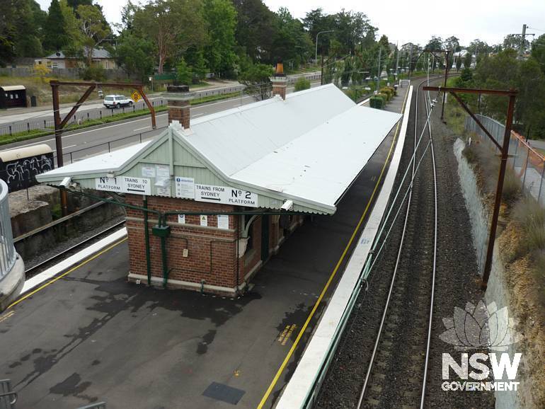 Faulconbridge Railway Station from the overhead bridge looking towards Sydney