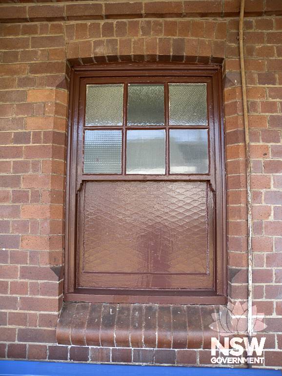 Bardwell Park Railway Station - Platform building (1931) - original window detail