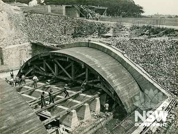 The Argyle Street underbridge under construction showing reinforced concrete, flat top and arch construction.