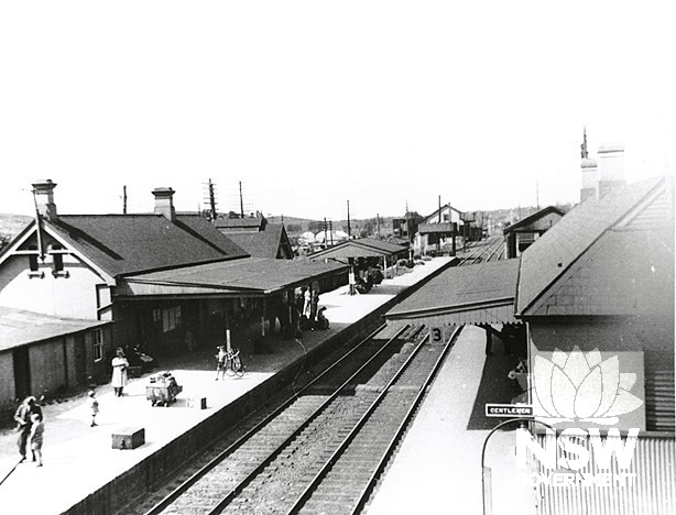 Campbelltown Station looking north mid twentieth century, Down platform to left, island platform to right