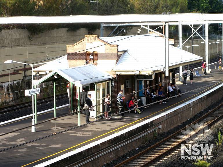Bardwell Park Railway Station - Platform building (1931) - from the east