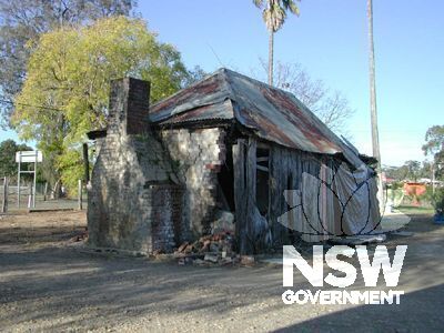 Farmhouse (Collapsed) & outbuildings