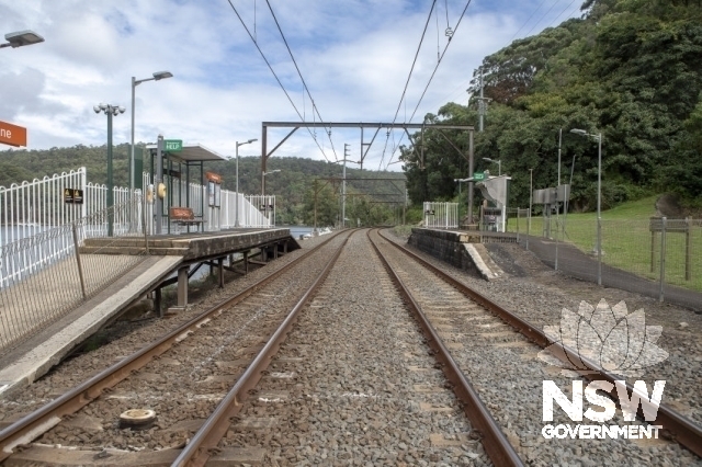 Wondabyne Railway Station - Looking south, platform 2 (right)
